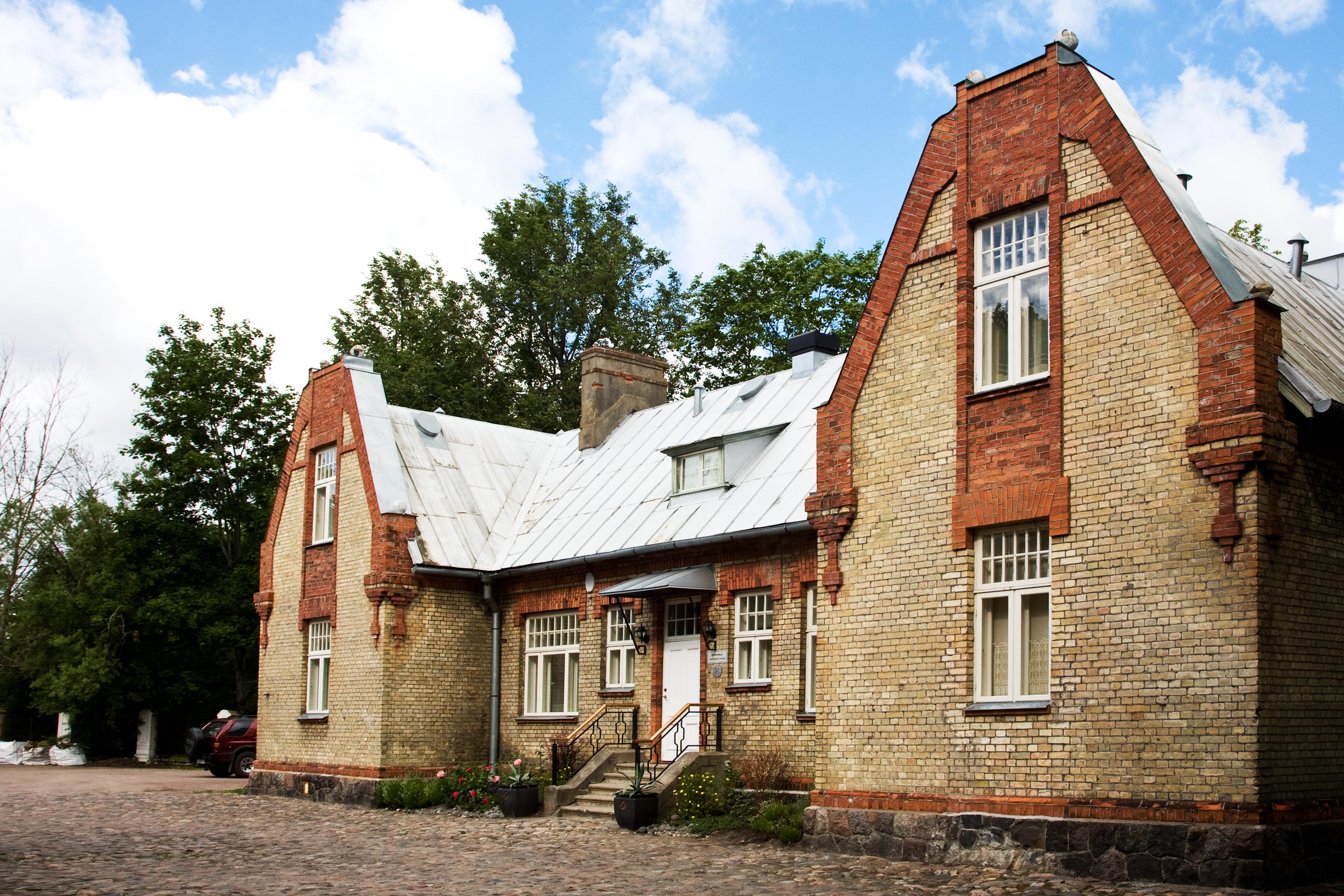 Villa Ammende Restaurant&Hotel Pärnu Esterno foto The former railway station