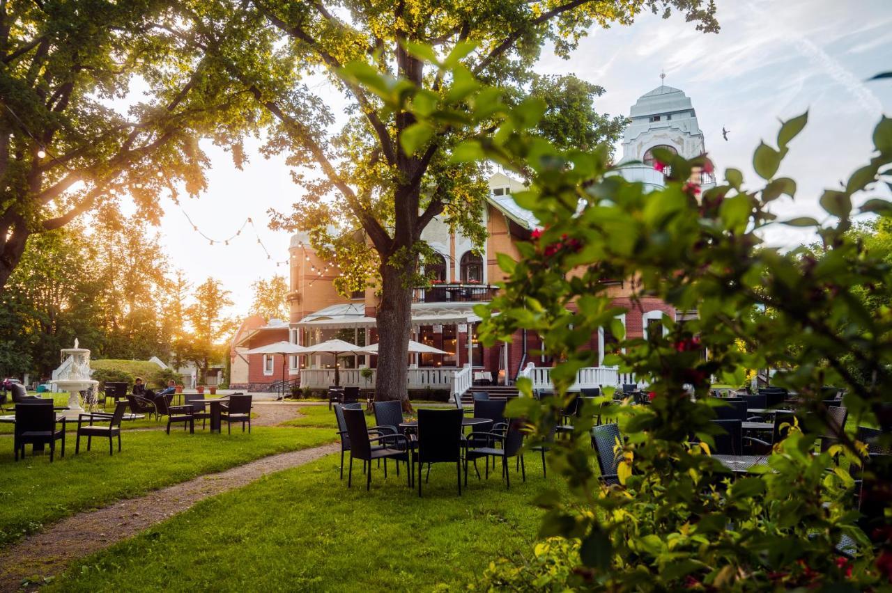 Villa Ammende Restaurant&Hotel Pärnu Esterno foto The restaurant in the summer