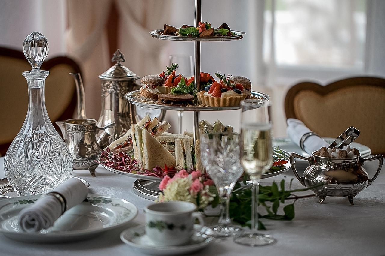 Villa Ammende Restaurant&Hotel Pärnu Esterno foto Afternoon tea at the Imperial Hotel, Vienna